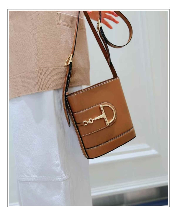 25ss 봄,여름 컬렉션의 구찌 73 버킷백 진심을 담아낸 BAG