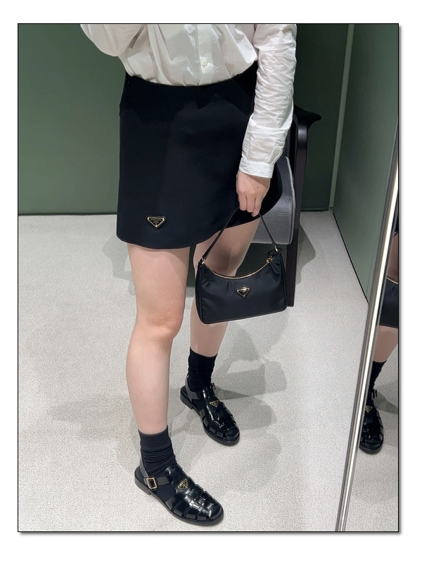 청키함이 반짝 반짝 빛나는 프라다 러버샌들의 신상 시리즈를 만나러 go go!