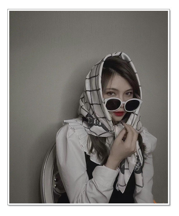 멋쁨 아우라, 샤넬 스카프 언제 둘러도 빛나는 item-넌 내게 사랑이야 ♥