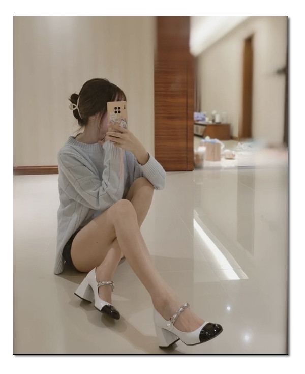 새로운 버전의 도발적인 펌프스 미우미우 메리제인 2type의 굽을 확인해 보세요~