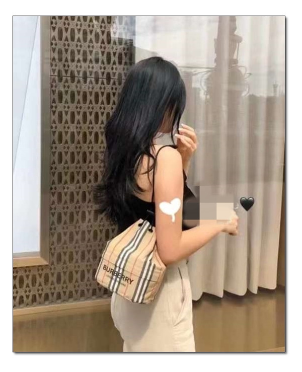 버킷 형태의 파우치백 = 버버리 포이베 열기가 식지 않는 이유 분석