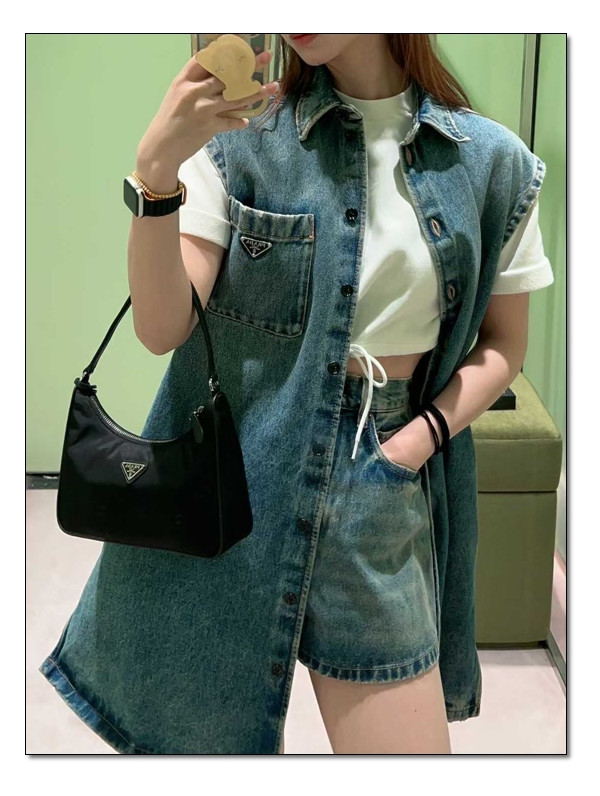 다채로운 활용셩을 가지고 있는 프라다 리나일론 호보백 아이코닉함을 엿볼 시간!