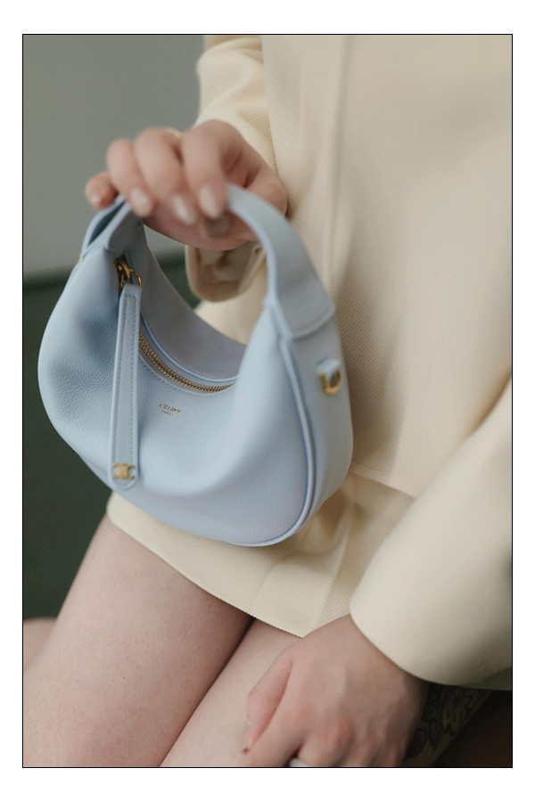 절대 놓칠수 없어! 셀린느 틴 룰루백 하나면 단정하면서도 엣지미 촤르르~