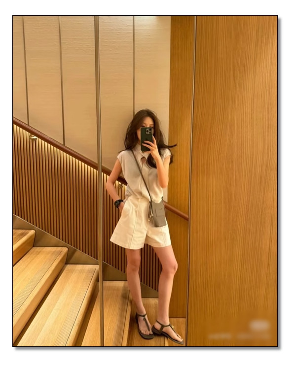 휴대폰 케이스로 딱 좋은 로로피아나 미니백 :) 눈부신 100년 전통을 느껴볼까요?