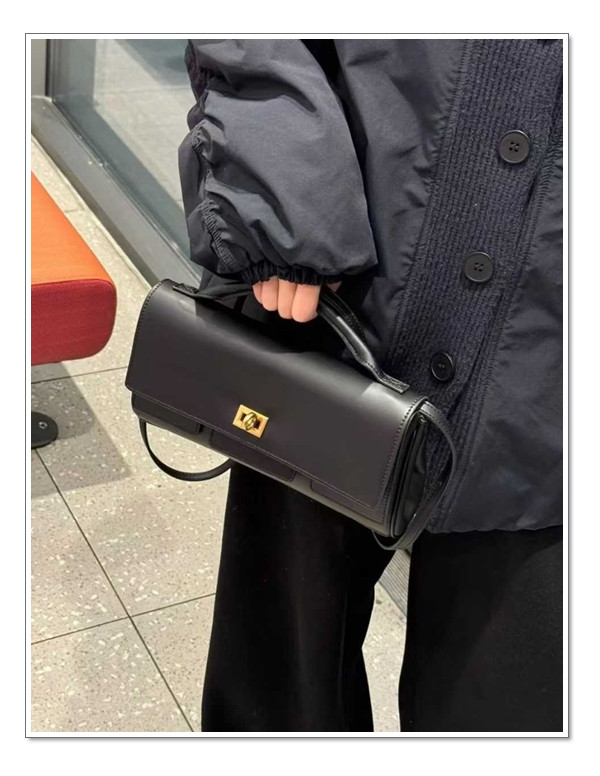 [Bel Air Clutch] 발렌시아가 벨에어 클러치 온 스트랩 파워풀한 룩을 선보일때~