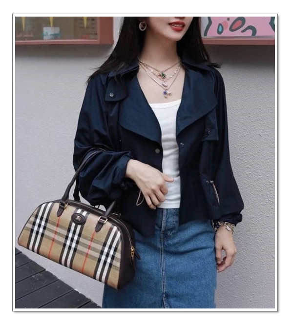 자연적인 모습 그대로~ 버버리 볼링백 하이랜드 크고,작고 모두 볼수 있는 바로 여기~!!!