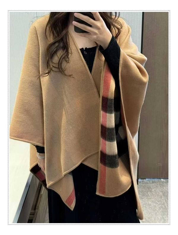 두르는 아우터의 대표템 = 버버리 케이프 망토처럼 휘리릭~한번에 성공^^